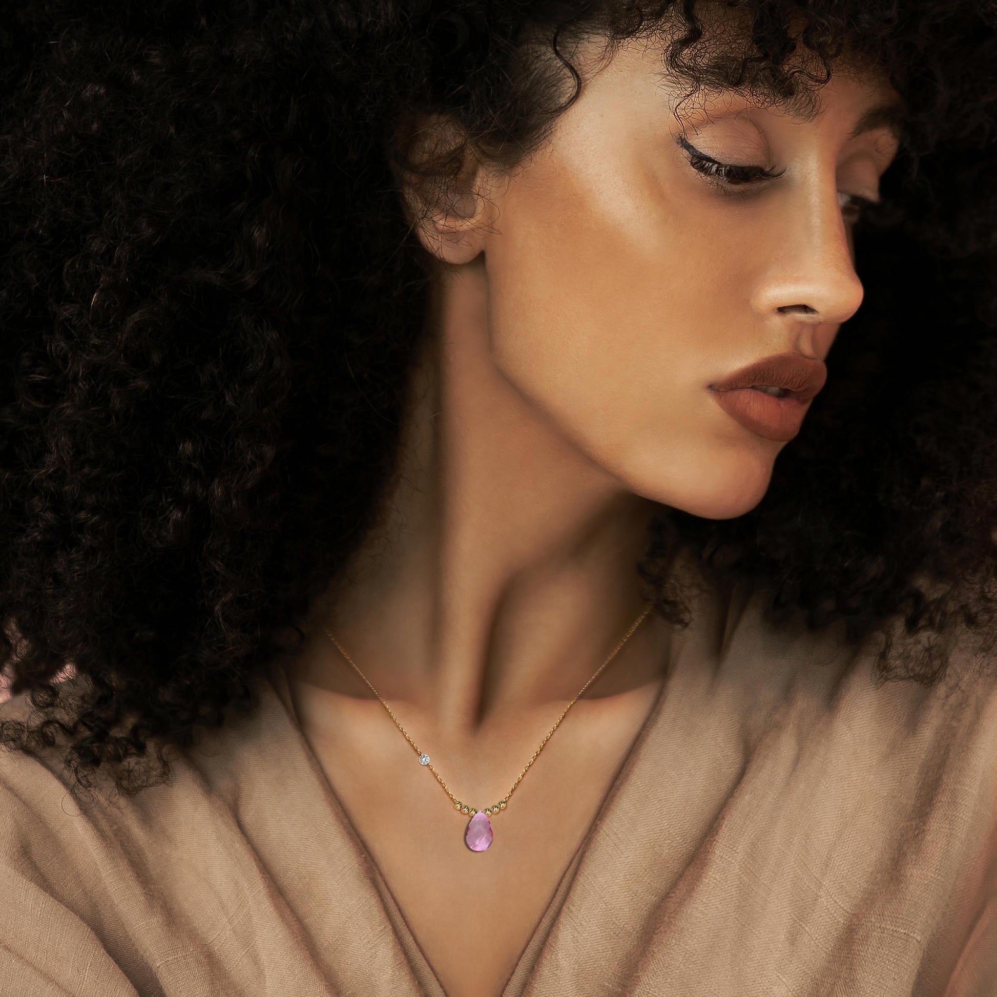 Pirlanta 14 Ayar Altin Dorikalı Pink Safir Renkli Damla Taşlı Kolye