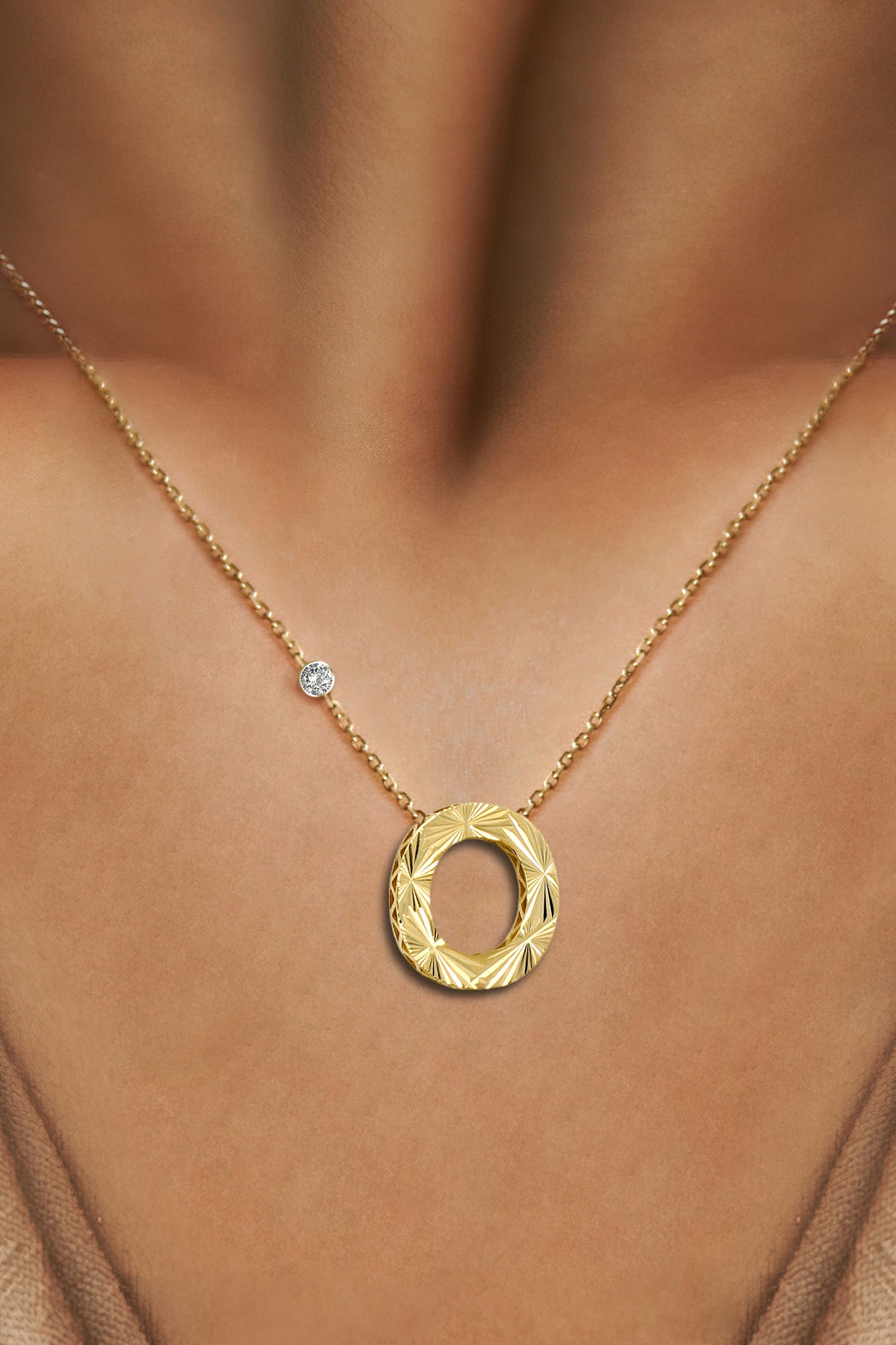 Pırlanta 14 Ayar Altın Kalemli O Harfi Kolye